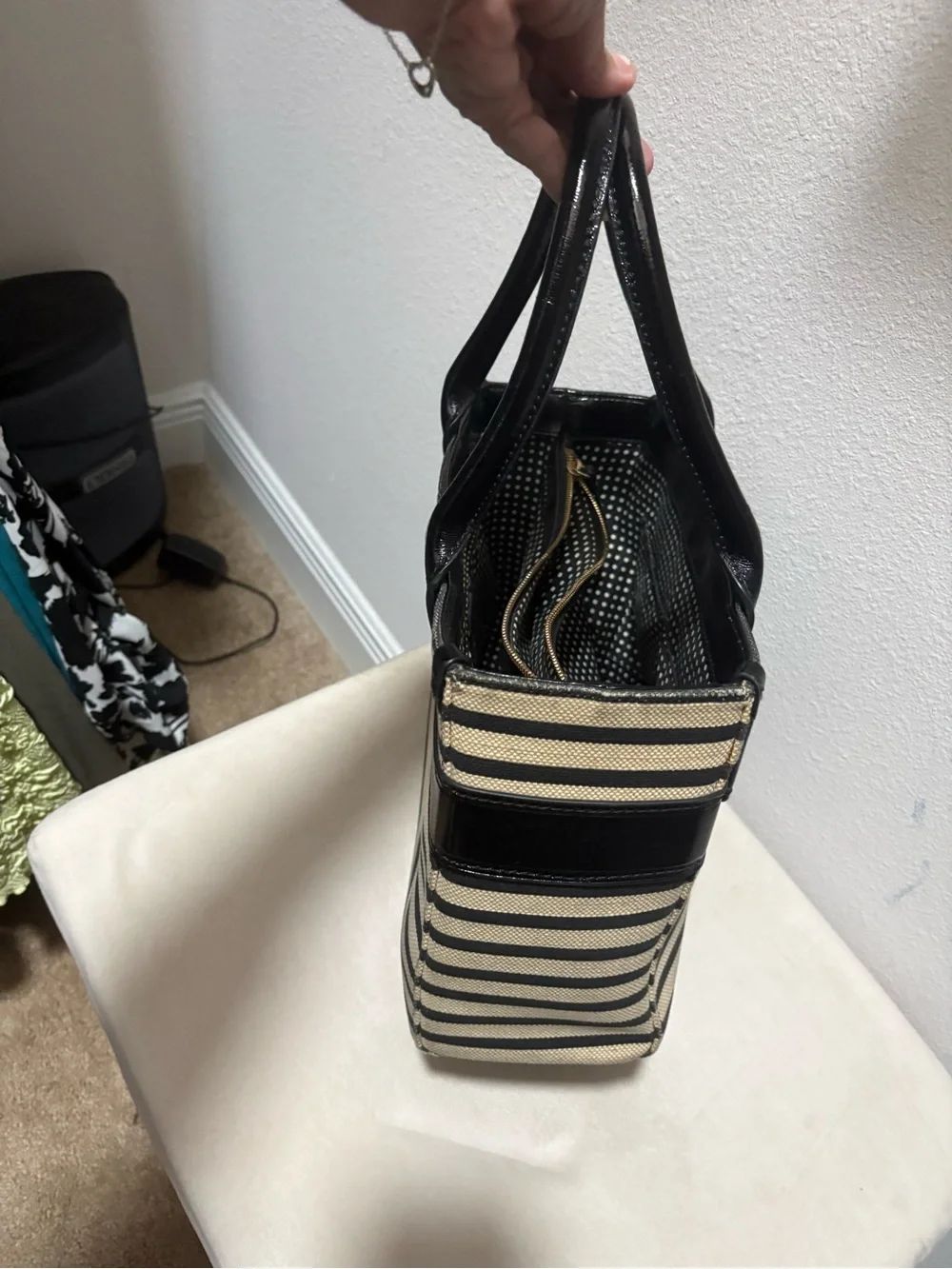 Kate Spade New York Quinn Villabella Fabric hand Bag black / natural striped